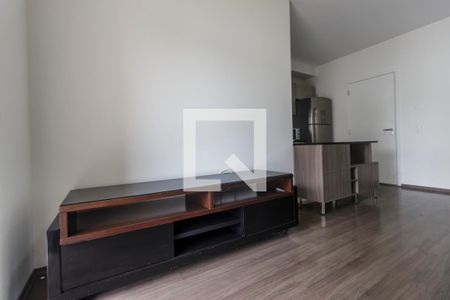 Sala de TV de apartamento para alugar com 1 quarto, 50m² em Empresarial 18 do Forte, Barueri