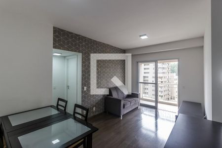 Sala de TV de apartamento para alugar com 1 quarto, 50m² em Empresarial 18 do Forte, Barueri