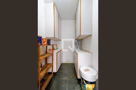 Casa à venda com 300m², 3 quartos e 2 vagas Casa à venda com 300m², 3 quartos e 2 vagasQuarto de Serviço