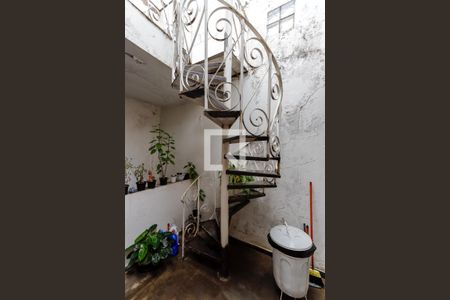 Casa à venda com 300m², 3 quartos e 2 vagas Casa à venda com 300m², 3 quartos e 2 vagasEscada Churrasqueira