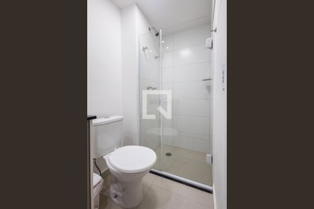 Banheiro de apartamento para alugar com 1 quarto, 24m² em Pinheiros, São Paulo