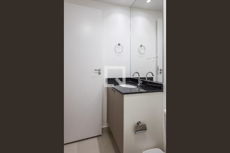 Banheiro de apartamento para alugar com 1 quarto, 24m² em Pinheiros, São Paulo