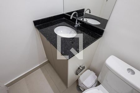 Banheiro de apartamento para alugar com 1 quarto, 24m² em Pinheiros, São Paulo