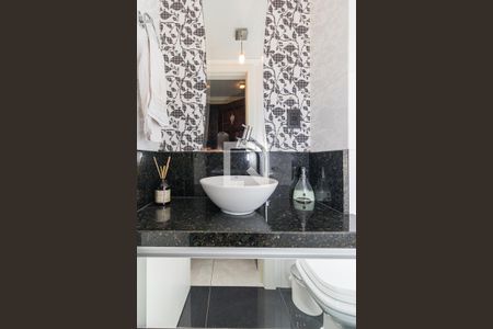 Lavabo de apartamento à venda com 3 quartos, 110m² em Três Figueiras, Porto Alegre