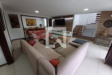 Sala de casa à venda com 3 quartos, 550m² em Itaipu, Niterói