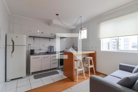 Sala/Cozinha de apartamento para alugar com 1 quarto, 28m² em Cristo Rei, Curitiba