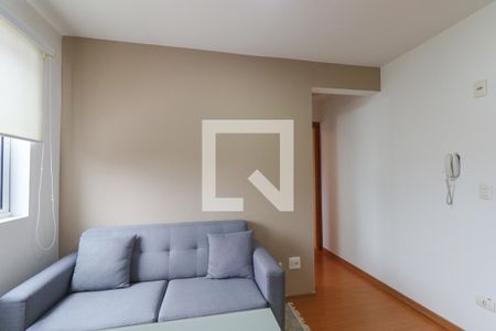 Sala/Cozinha de apartamento para alugar com 1 quarto, 28m² em Cristo Rei, Curitiba