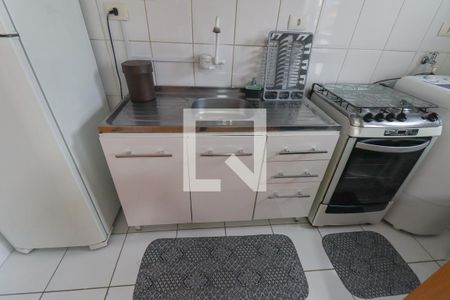 Sala/Cozinha de apartamento para alugar com 1 quarto, 28m² em Cristo Rei, Curitiba