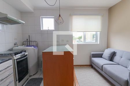 Sala/Cozinha de apartamento para alugar com 1 quarto, 28m² em Cristo Rei, Curitiba