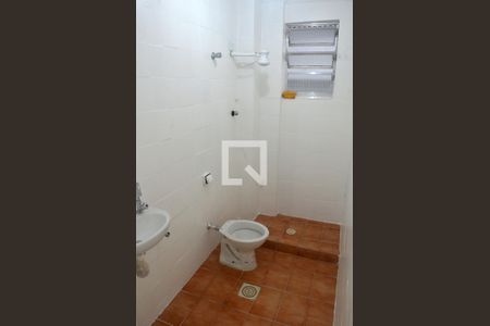 Banheiro de kitnet/studio para alugar com 1 quarto, 40m² em Centro, São Vicente