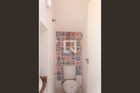 Lavabo de casa de condomínio para alugar com 2 quartos, 95m² em Jardim Califórnia, Jacareí