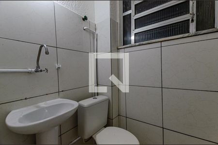 Banheiro de kitnet/studio para alugar com 1 quarto, 23m² em Centro, Niterói