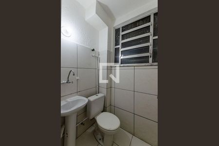 Banheiro de kitnet/studio para alugar com 1 quarto, 23m² em Centro, Niterói