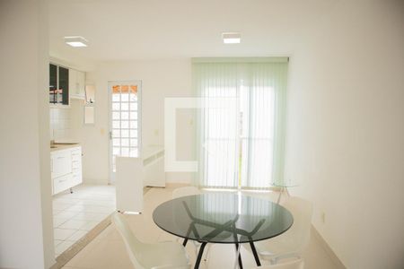 Sala de casa de condomínio para alugar com 2 quartos, 64m² em Jardim Interlagos, Hortolândia