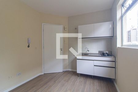 Sala/Cozinha de apartamento para alugar com 1 quarto, 25m² em Centro, Curitiba