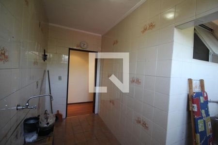 Banheiro de apartamento à venda com 2 quartos, 60m² em Jardim Itu, Porto Alegre