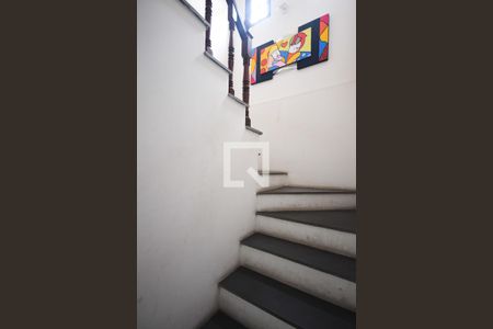 Escada de casa à venda com 3 quartos, 200m² em Parque Monte Alegre, Taboão da Serra