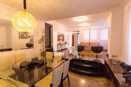 Sala de casa à venda com 3 quartos, 275m² em Fernão Dias, Belo Horizonte