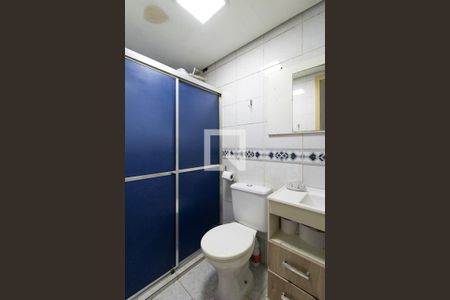 Banheiro de apartamento à venda com 3 quartos, 60m² em Vila Nova, Porto Alegre