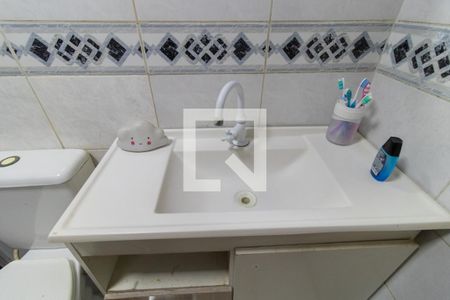 Banheiro de apartamento à venda com 3 quartos, 60m² em Vila Nova, Porto Alegre