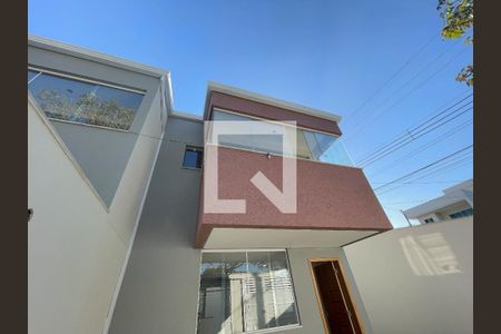 Fachada de casa à venda com 3 quartos, 185m² em Itapoã, Belo Horizonte