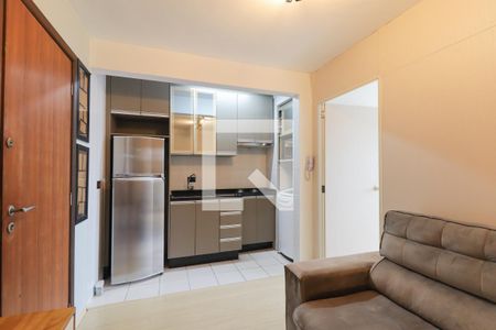 Sala  e Cozinha de kitnet/studio para alugar com 1 quarto, 28m² em Prado Velho, Curitiba