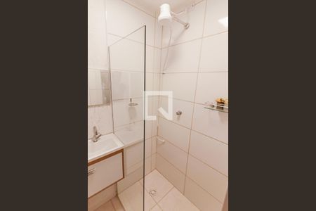 Banheiro de kitnet/studio para alugar com 1 quarto, 12m² em Jardim Bonfiglioli, São Paulo