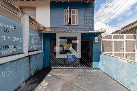 Casa à venda com 180m², 2 quartos e 1 vaga Casa à venda com 180m², 2 quartos e 1 vagaFachada/garagem