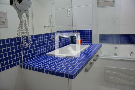 Banheiro 1 de apartamento à venda com 3 quartos, 150m² em Leblon, Rio de Janeiro