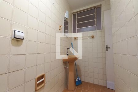 Banheiro de kitnet/studio para alugar com 1 quarto, 35m² em Centro, Campinas