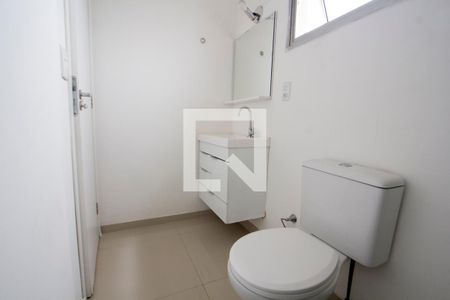Banheiro de kitnet/studio para alugar com 1 quarto, 18m² em Butantã, São Paulo
