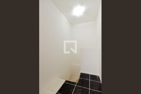 Escada Sala/Quarto de casa para alugar com 1 quarto, 60m² em Jardim Santa Maria, Guarulhos