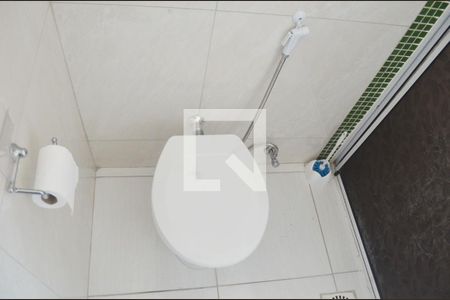 Banheiro de apartamento para alugar com 1 quarto, 40m² em Parque Bitaru, São Vicente