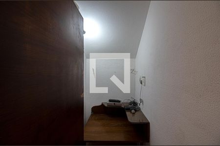 espaço em embaixo da escada de casa à venda com 3 quartos, 120m² em Cambuci, São Paulo