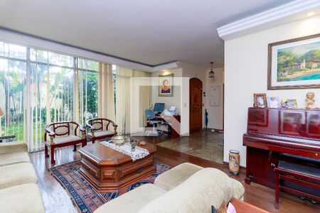 Sala de casa à venda com 3 quartos, 500m² em Granja Julieta, São Paulo