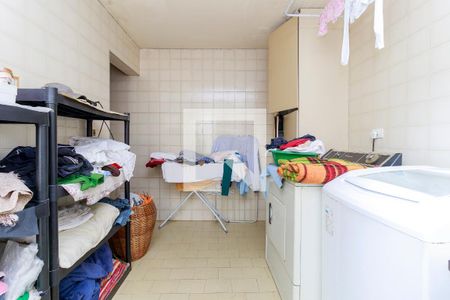 Casa à venda com 500m², 3 quartos e 4 vagas Casa à venda com 500m², 3 quartos e 4 vagasÁrea de Serviço