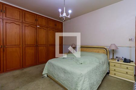 Casa à venda com 500m², 3 quartos e 4 vagas Casa à venda com 500m², 3 quartos e 4 vagasQuarto 1