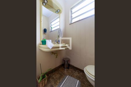 Casa à venda com 500m², 3 quartos e 4 vagas Casa à venda com 500m², 3 quartos e 4 vagasLavabo