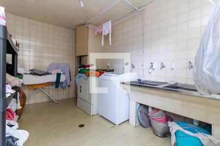 Casa à venda com 500m², 3 quartos e 4 vagas Casa à venda com 500m², 3 quartos e 4 vagasÁrea de Serviço