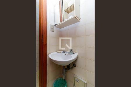 Casa à venda com 500m², 3 quartos e 4 vagas Casa à venda com 500m², 3 quartos e 4 vagasEdícula - Banheiro