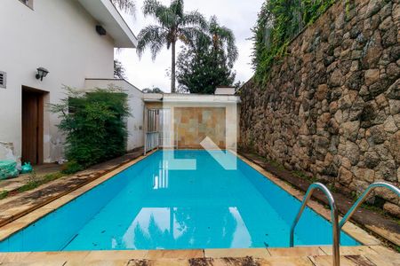 Casa à venda com 500m², 3 quartos e 4 vagas Casa à venda com 500m², 3 quartos e 4 vagasPiscina