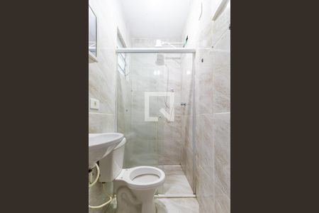 Banheiro de casa para alugar com 1 quarto, 50m² em Jardim Sabara, São Paulo