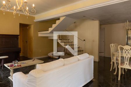 Casa à venda com 350m², 4 quartos e 4 vagasSala