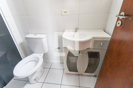 Banheiro Social de apartamento para alugar com 2 quartos, 52m² em Fazendinha, Curitiba