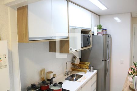 Cozinha de apartamento à venda com 2 quartos, 46m² em Parque Industrial Tomas Edson, São Paulo