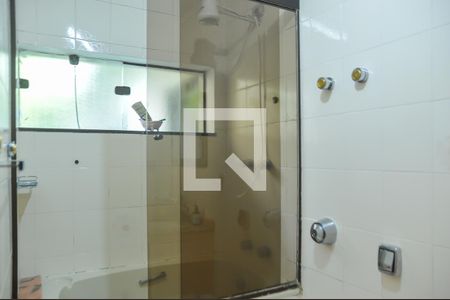 Casa para alugar com 378m², 4 quartos e 4 vagas Casa para alugar com 378m², 4 quartos e 4 vagasBanheiro da Suíte 2