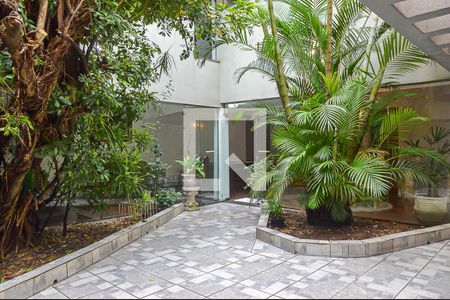 Casa para alugar com 378m², 4 quartos e 4 vagas Casa para alugar com 378m², 4 quartos e 4 vagasQuintal e Churrasqueira