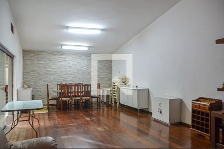 Casa para alugar com 378m², 4 quartos e 4 vagas Casa para alugar com 378m², 4 quartos e 4 vagasSalão de Festas