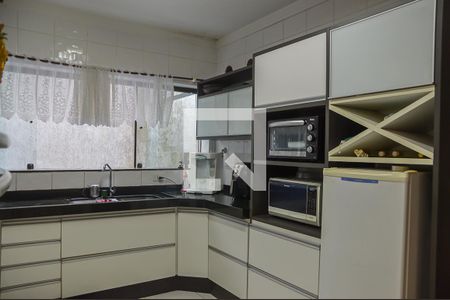 Casa para alugar com 378m², 4 quartos e 4 vagas Casa para alugar com 378m², 4 quartos e 4 vagasCozinha