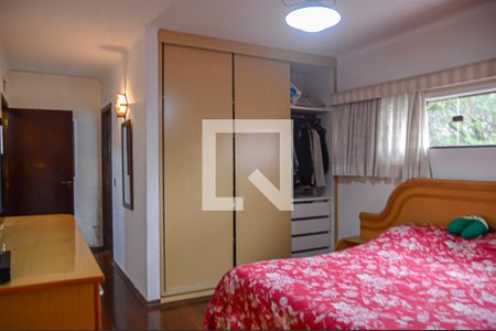 Casa para alugar com 378m², 4 quartos e 4 vagas Casa para alugar com 378m², 4 quartos e 4 vagasQuarto 4 - Suíte